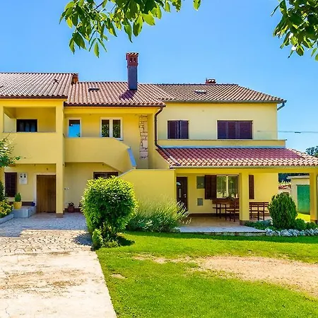 Сasa de vacaciones House Grande *